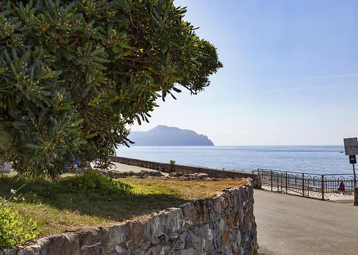 Quinto Seaview Apartment By Wonderful Italy